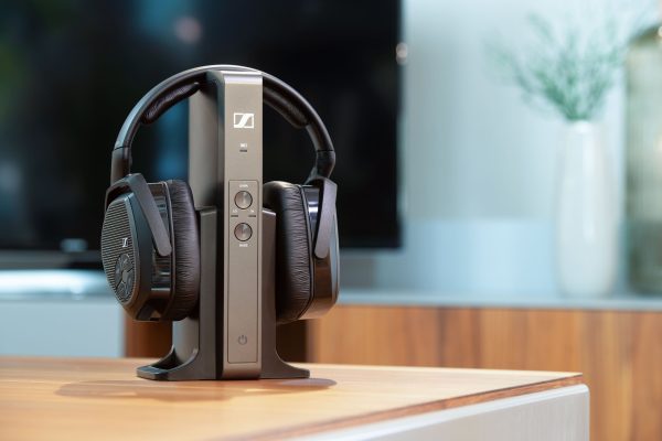 Sennheiser RS 175 Wireless Headphone System TV Listening-5