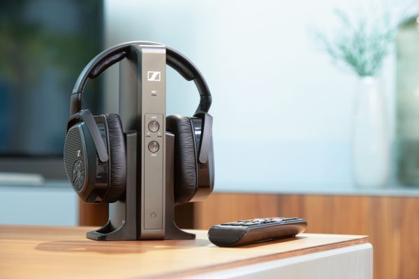 Sennheiser RS 175 Wireless Headphone System TV Listening-6